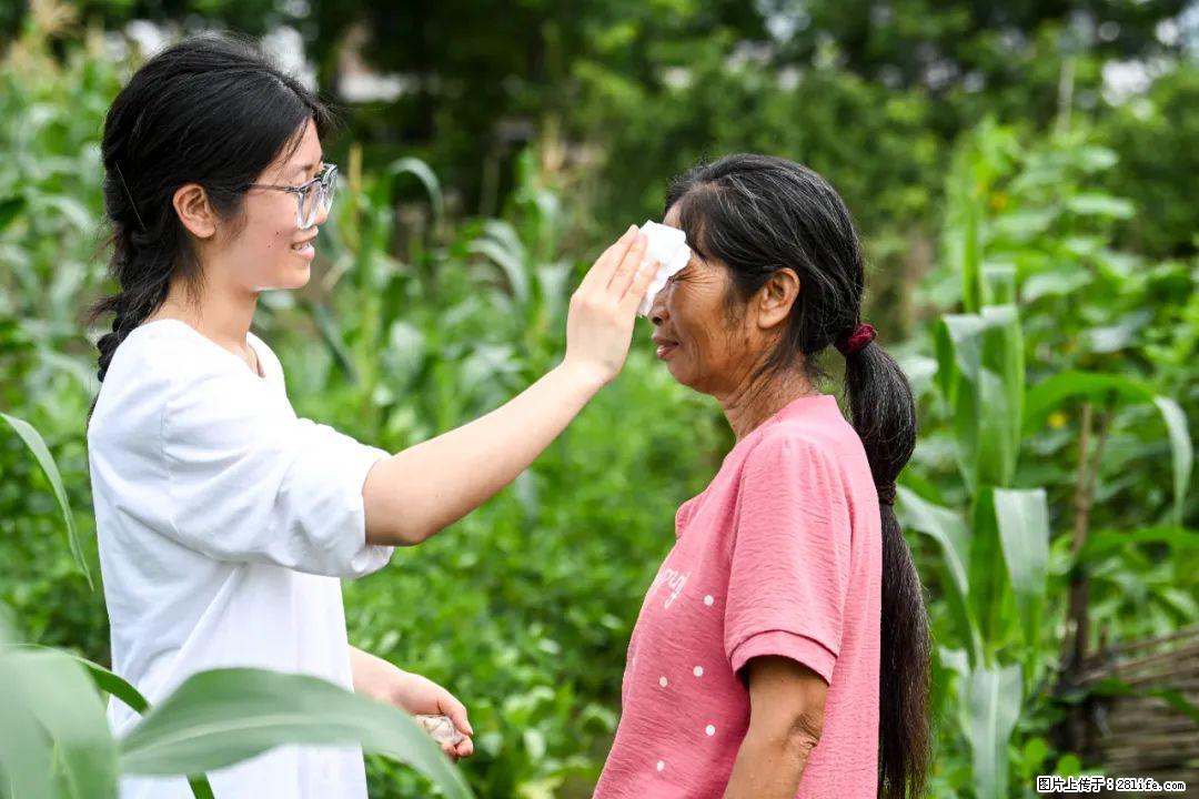 全网追的“扁担女孩”,找了一份暑假工,时薪12元 - 梅州生活资讯 - 梅州28生活网 mz.28life.com