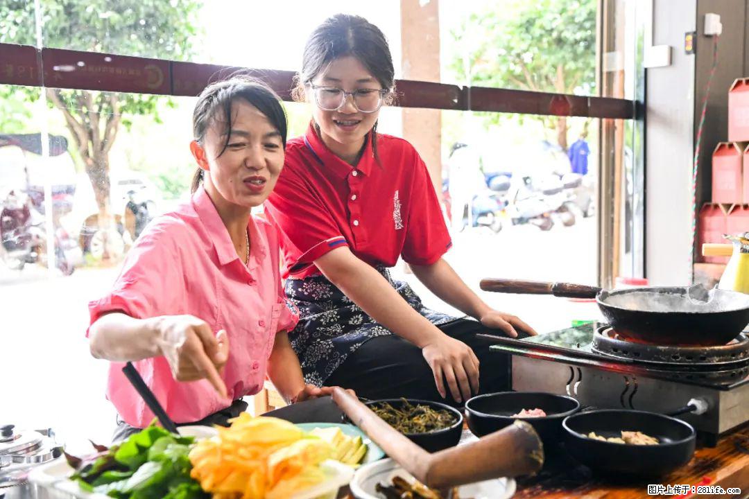 全网追的“扁担女孩”,找了一份暑假工,时薪12元 - 梅州生活资讯 - 梅州28生活网 mz.28life.com